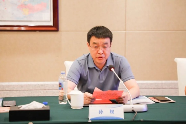 县教育局局长.jpg