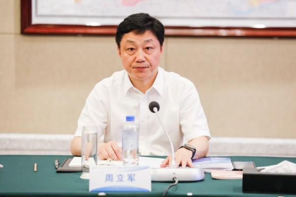 中专校长 (1).jpg